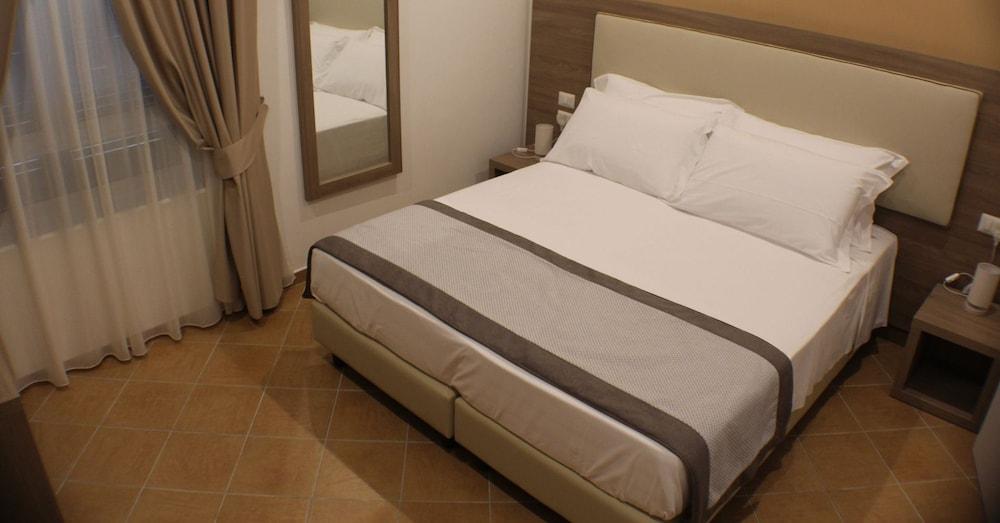 Hotiday Room Collection - Napoli Residenza Scarlatti Kültér fotó